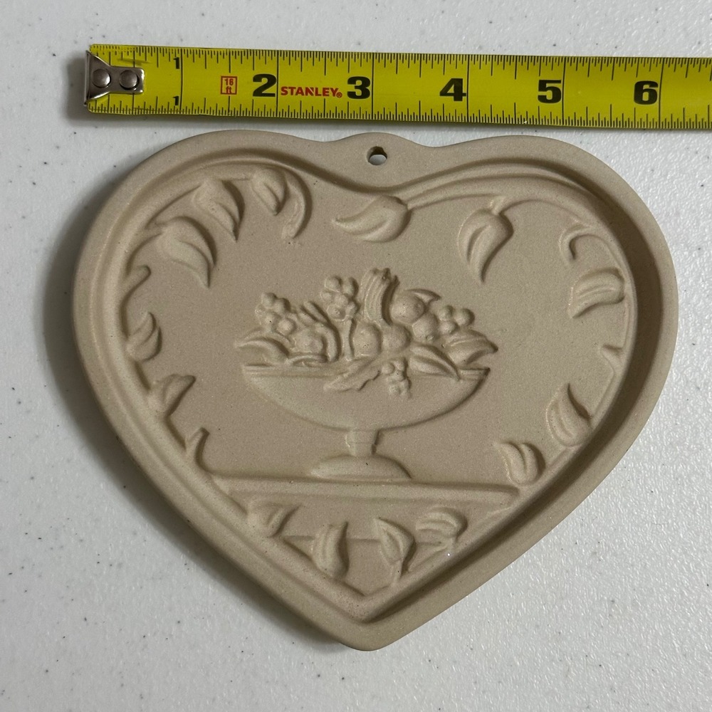 Pampered Chef Come to the Table Heart Cookie Mold Stoneware Fruit 1999 Vintage